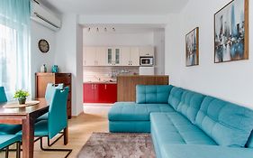 Apartments Lora 13.Jula, 15
